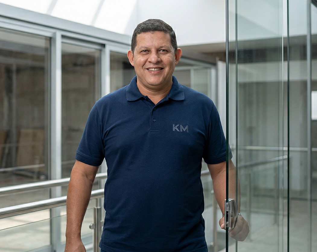 Sidinei Costa — Fundador da K&M Vidraçaria